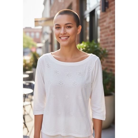 NWOT LOFT Women's White Embroidered Eyelet Detail 3/4 Sleeve Top Size M Casual - Picture 1 of 11